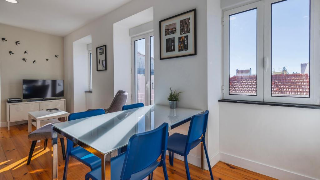 Comfort & Bright Tagus River Apt by LovelyStay