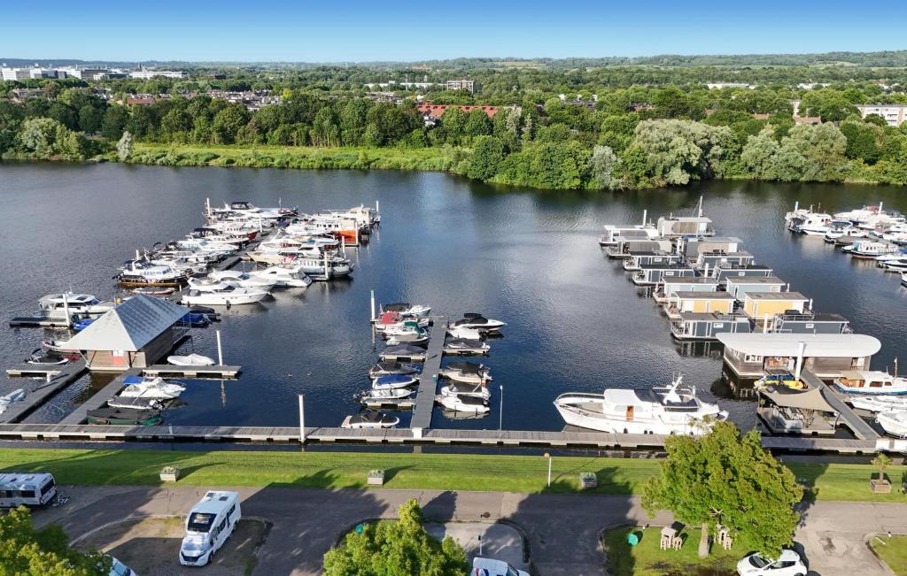 Φυσικό τοπίο κοντά σε αυτό το πλωτό κατάλυμα