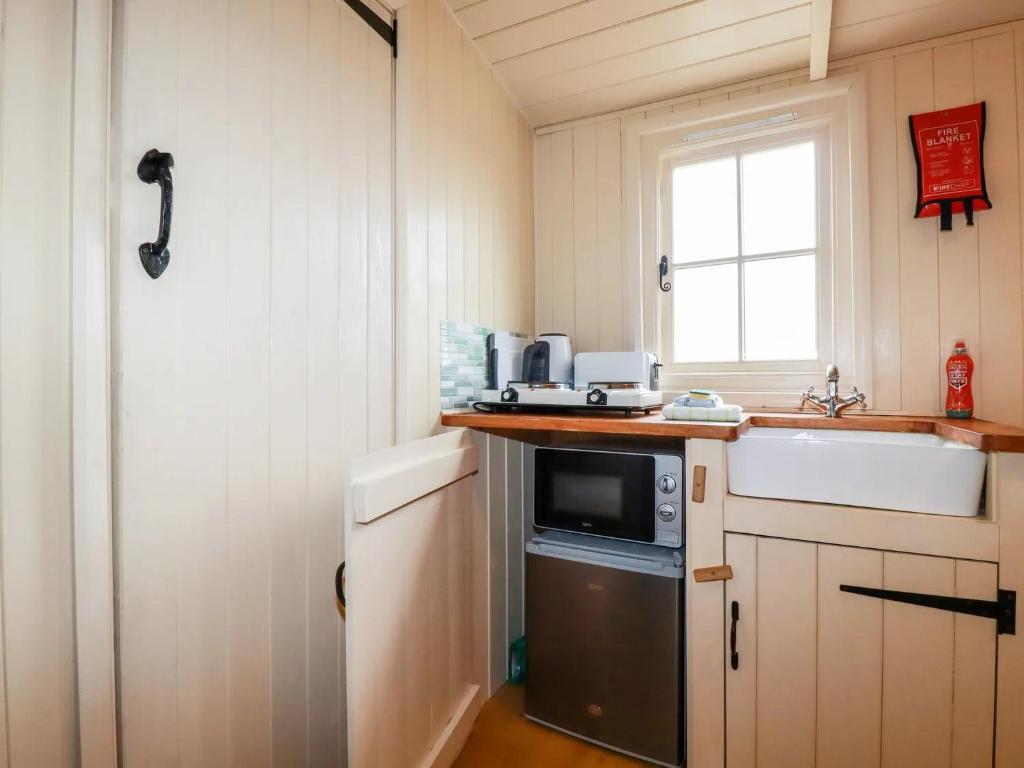 Kuchyň nebo kuchyňský kout v ubytování Ramblers Rest Bude Cornwall