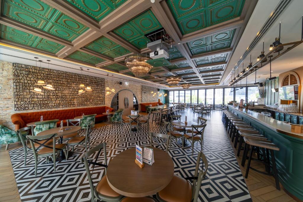 Premier Inn Dubai Barsha Heights - Resim 35