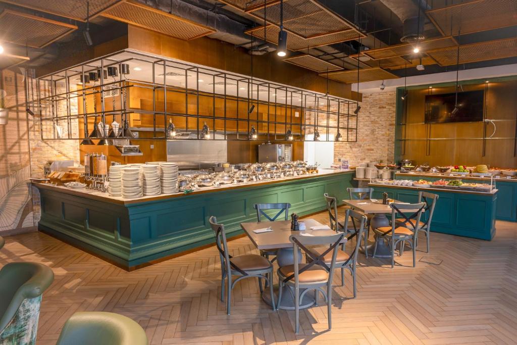 Premier Inn Dubai Barsha Heights - Resim 37