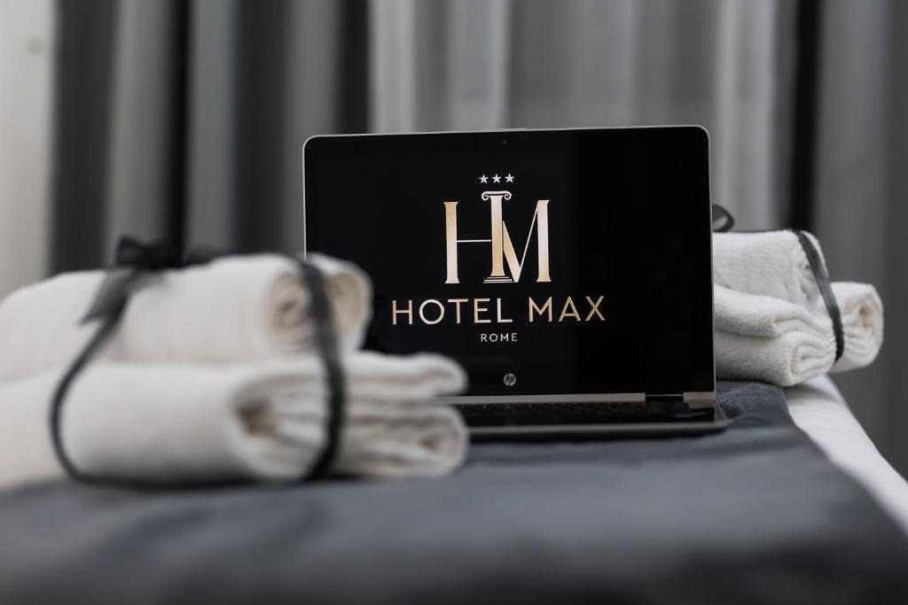 Postel nebo postele na pokoji v ubytování Hotel Max