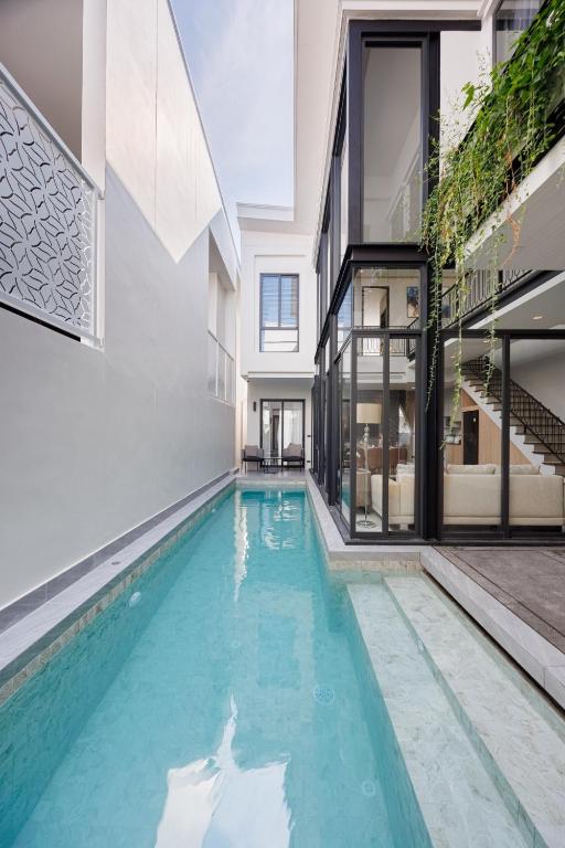 Poolen vid eller i närheten av 芭提雅市中心五卧室独栋泳池别墅