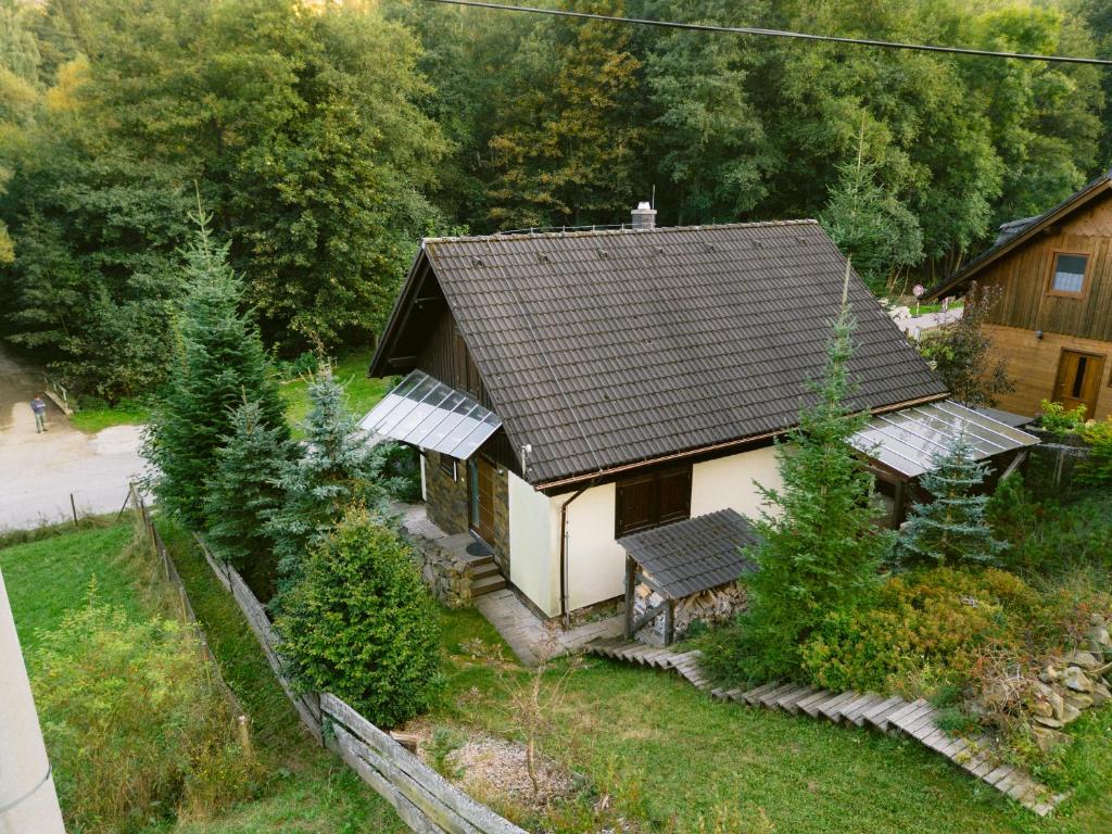 Zahrada ubytování Rodinná chata Makov - Čierne