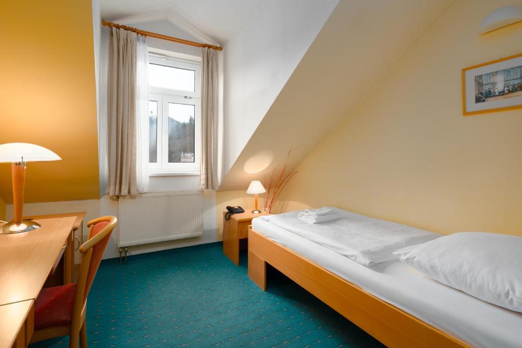 
Single Room with Pool View
