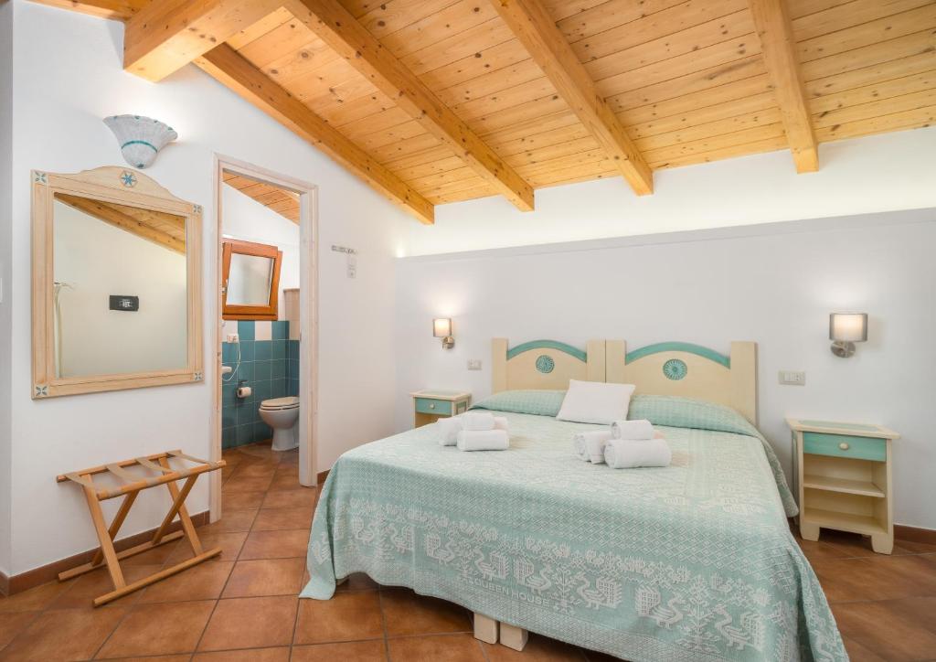 Postel nebo postele na pokoji v ubytování Bosa Queen House