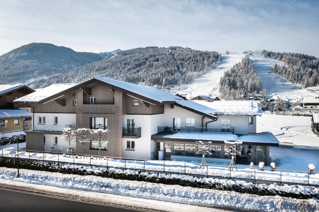 Nespecifikovaný výhled na hory nebo výhled na hory při pohledu z aparthotelu