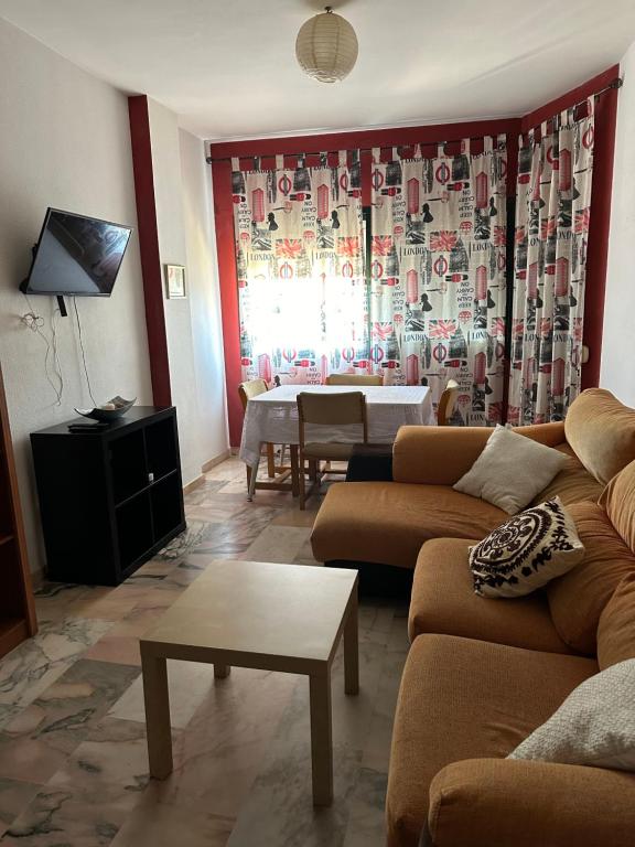 Khu vực ghế ngồi tại Apartamento cerca del aereopuerto