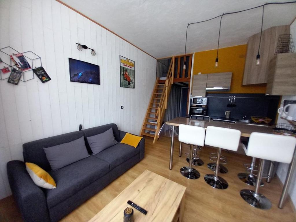 Η κουζίνα ή μικρή κουζίνα στο Studio rénové au pied des pistes, idéal pour 4 pers, avec WiFi, animaux acceptés, casier à skis inclus - FR-1-787-54