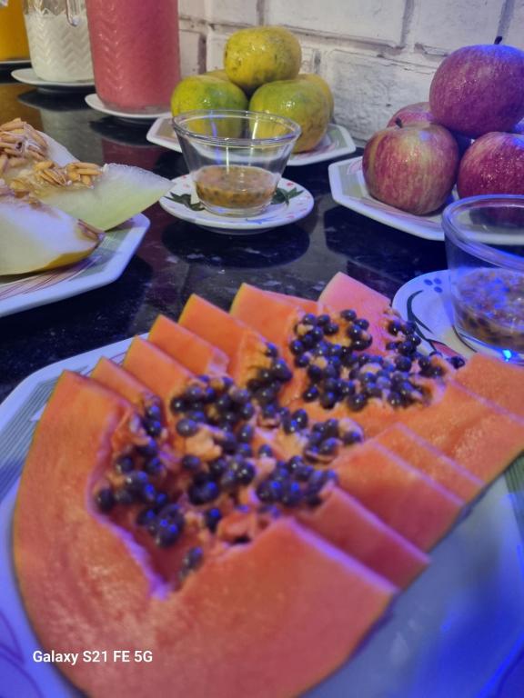 Comida na casa de hóspedes ou em algum lugar perto