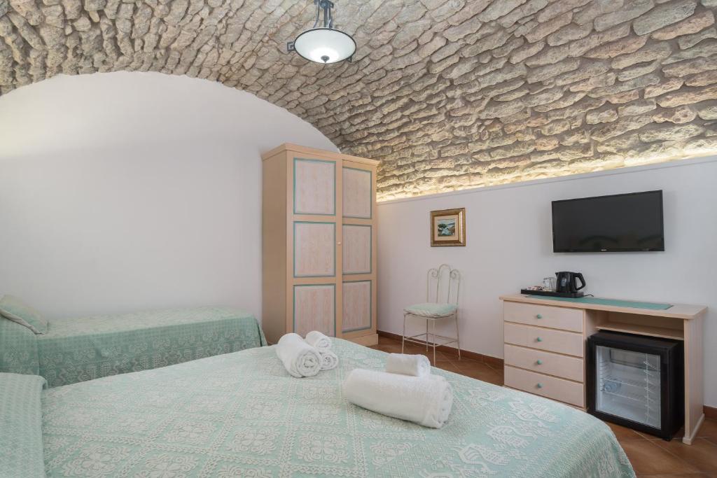 Postel nebo postele na pokoji v ubytování Bosa Queen House