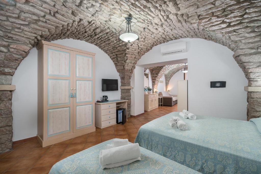 Postel nebo postele na pokoji v ubytování Bosa Queen House