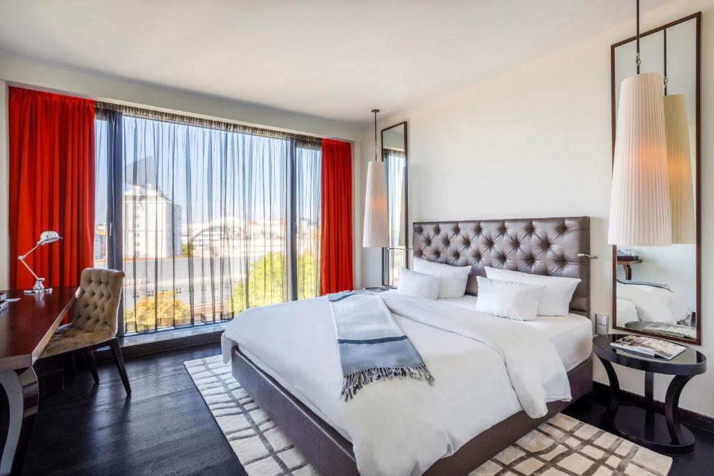 Panorama Room