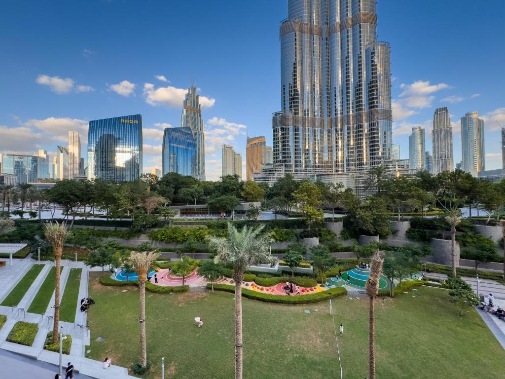 Nespecifikovaný výhled na destinaci Dubaj nebo výhled na město při pohledu z apartmánu