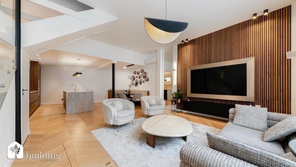 TV a/nebo společenská místnost v ubytování Maison de Luxe à 500m de la gare