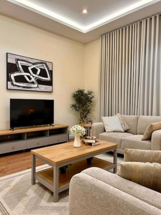 Televisyen dan/atau pusat hiburan di مرويتا حي المروة