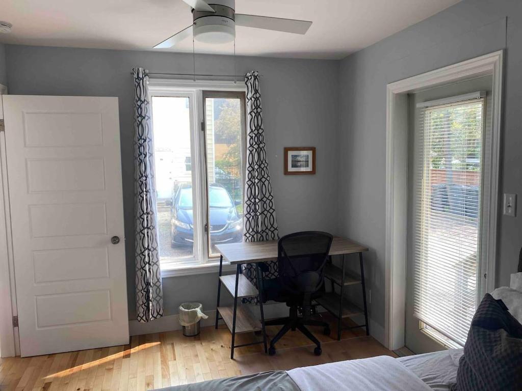 Posezení v ubytování 86A King Bed 2bd 3bt on Queen St. Downtown