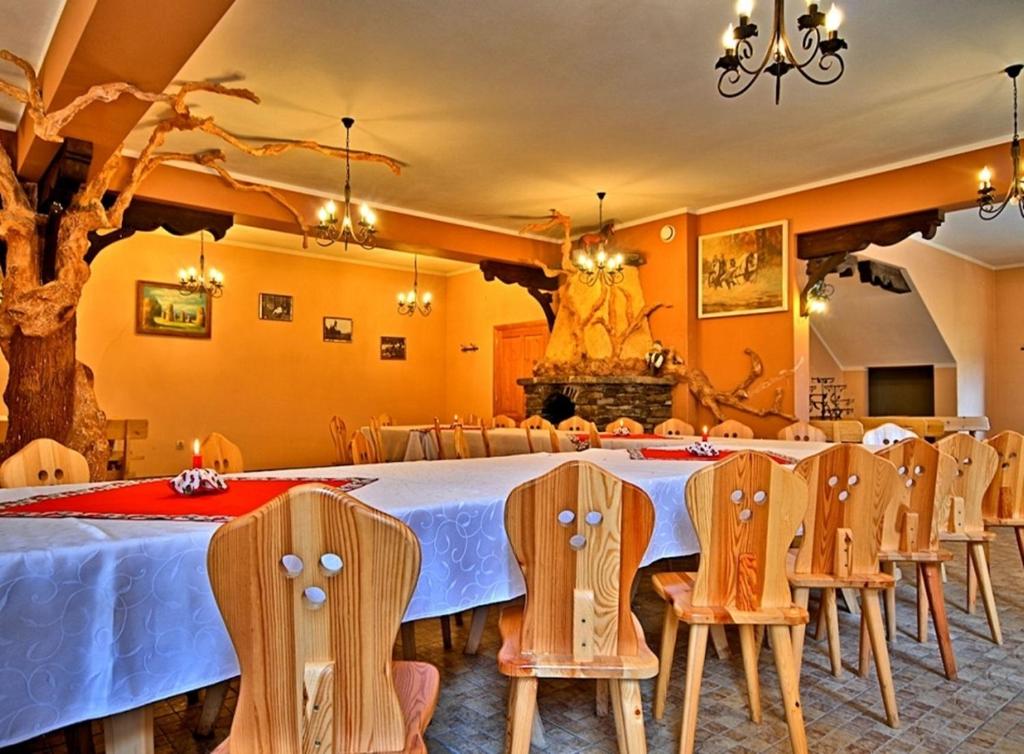Reštaurácia alebo iné gastronomické zariadenie v ubytovaní Zajazd Teremulka