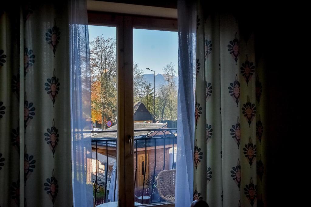 Výhľad na hory alebo výhľad na hory priamo z of the bed and breakfast