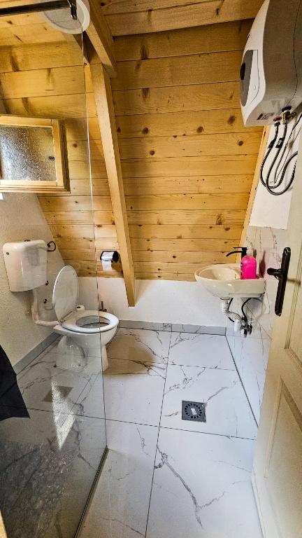 Koupelna v ubytování Camp Danis