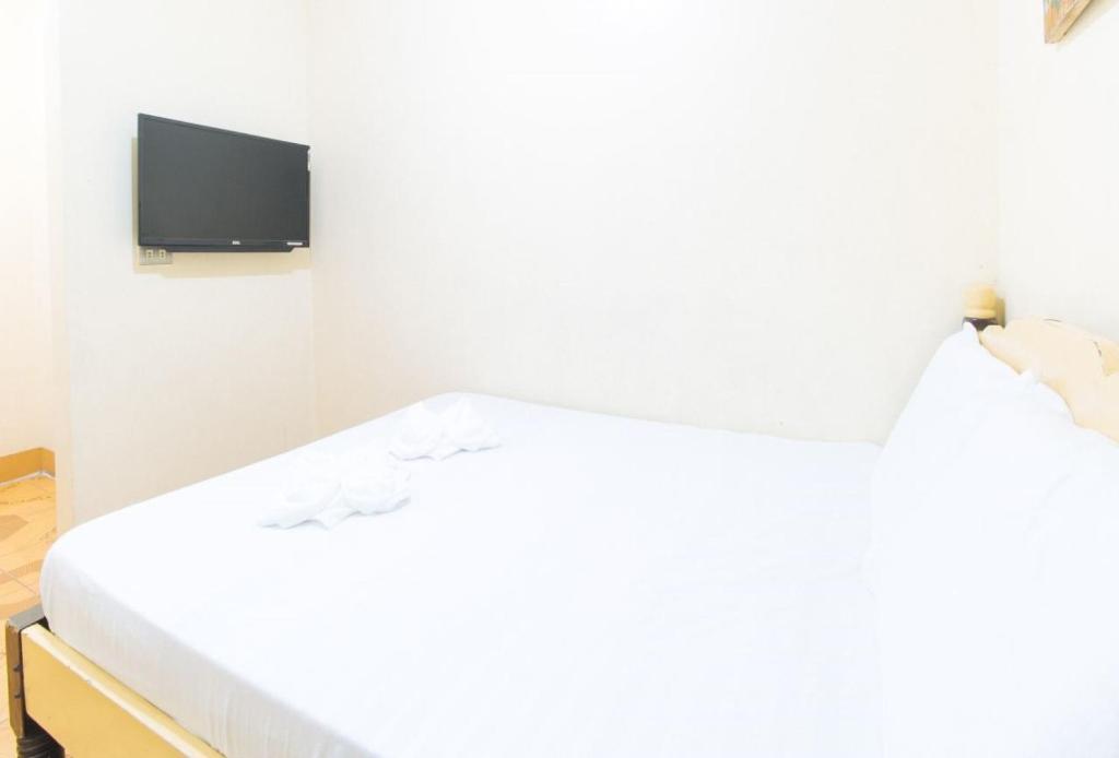 Postel nebo postele na pokoji v ubytování Golden Pegasus Hotel La Union by RedDoorz