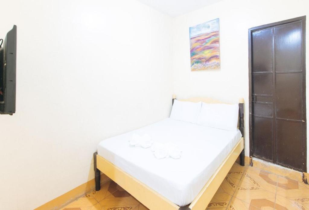 Postel nebo postele na pokoji v ubytování Golden Pegasus Hotel La Union by RedDoorz