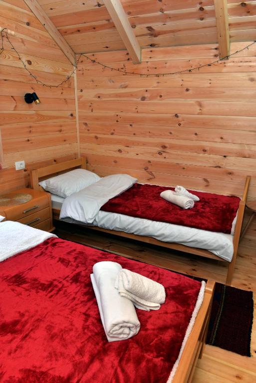 Postel nebo postele na pokoji v ubytování Vojinov kutak