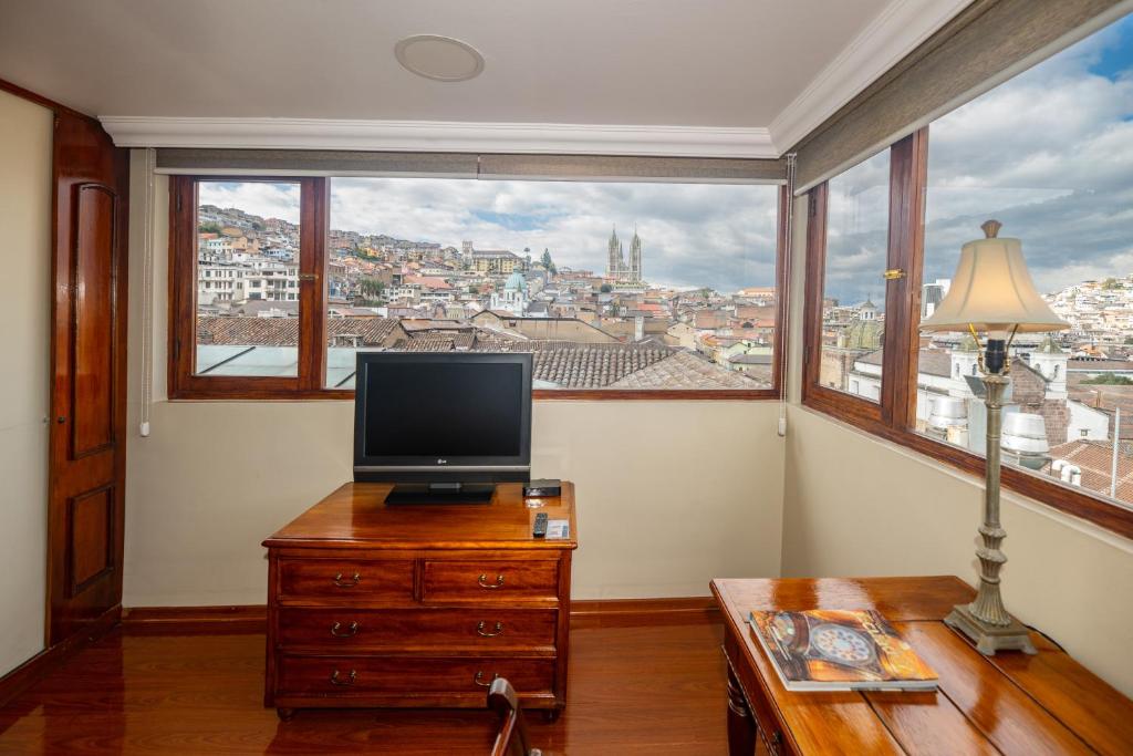 TV a/nebo společenská místnost v ubytování Hotel Patio Andaluz