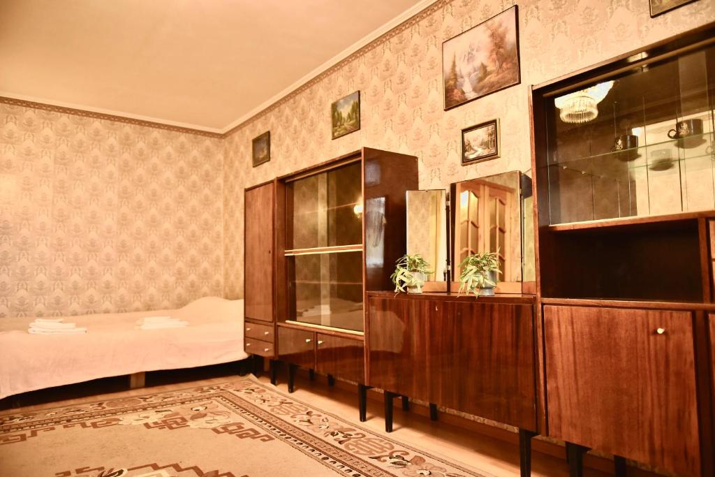 a bathroom with a bed and a large mirror at Недорога квартира на Харківській, 32 in Sumy
