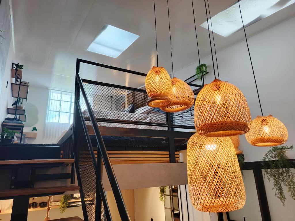 Postel nebo postele na pokoji v ubytování Hope Aparta Lofts