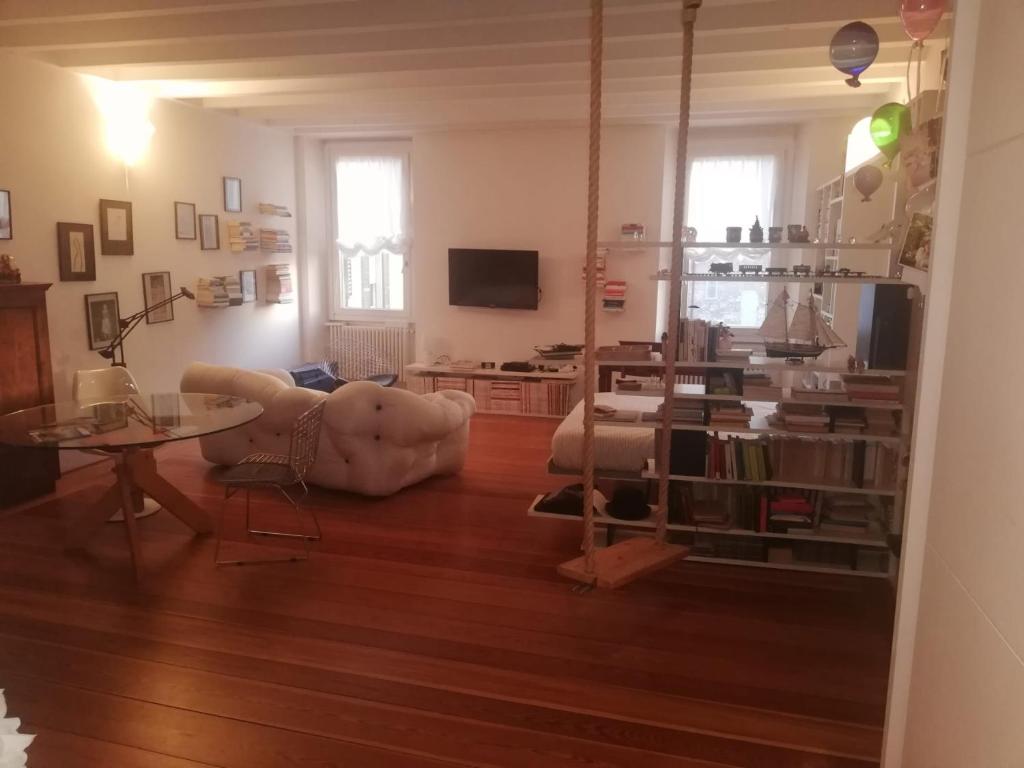 a living room with a couch and a table at la casa dei sogni in Brescia