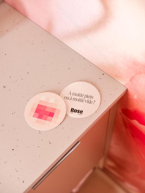 Rose - Hôtel Invisible - Resim 37