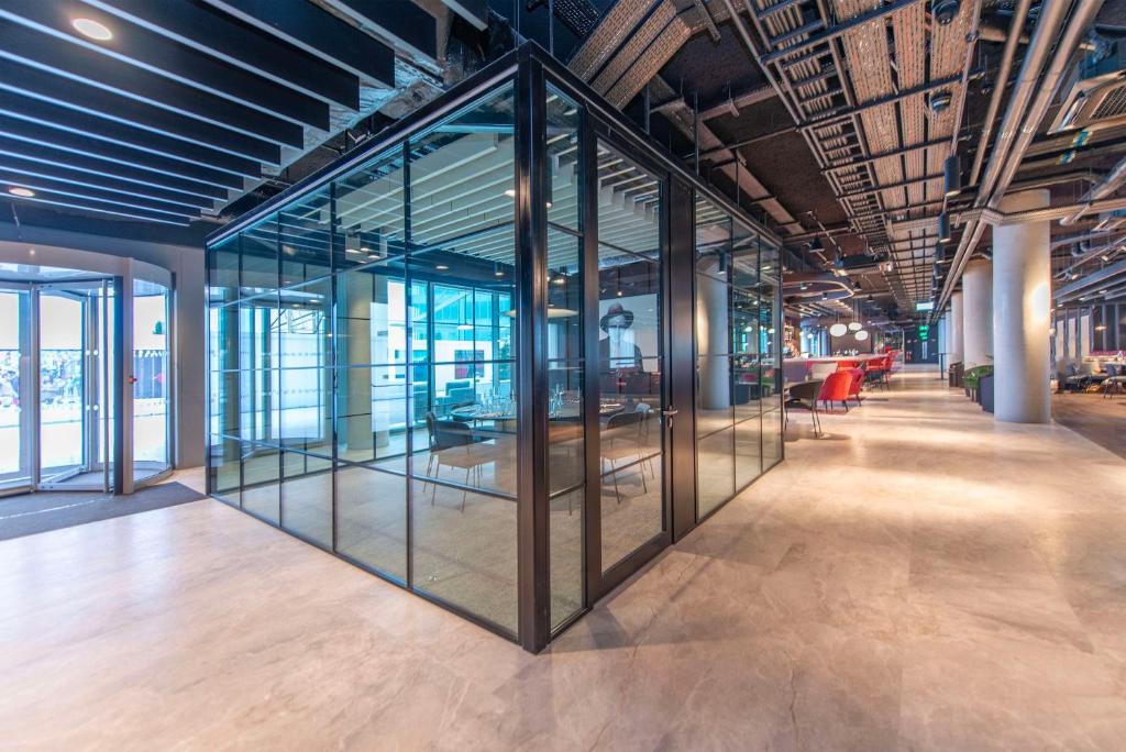 Radisson RED Galway - Resim 9