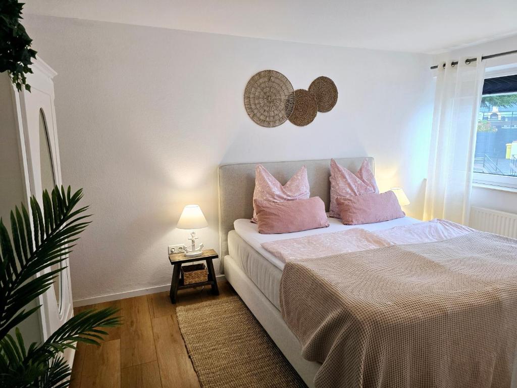 Postel nebo postele na pokoji v ubytování Ferienwohnung Seeloft mit Balkon und Seeblick