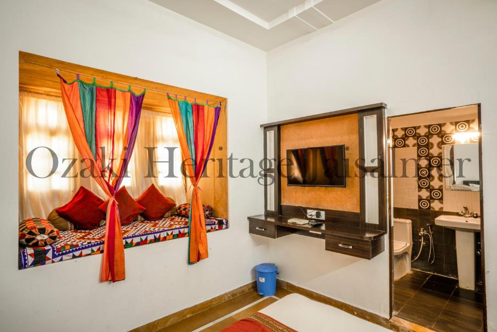 Postel nebo postele na pokoji v ubytování Ozaki Heritage Jaisalmer
