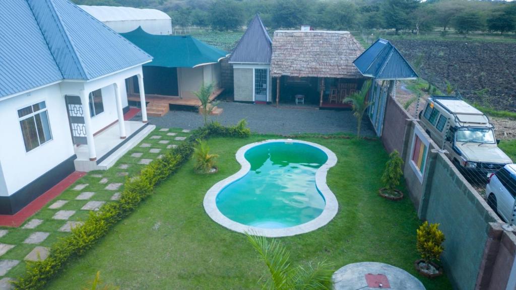 Bazén v ubytování Local Villa Lodge nebo v jeho okolí