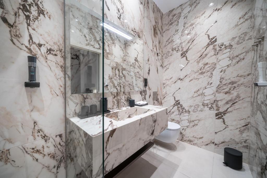 Koupelna v ubytování Damas Suites Budapest