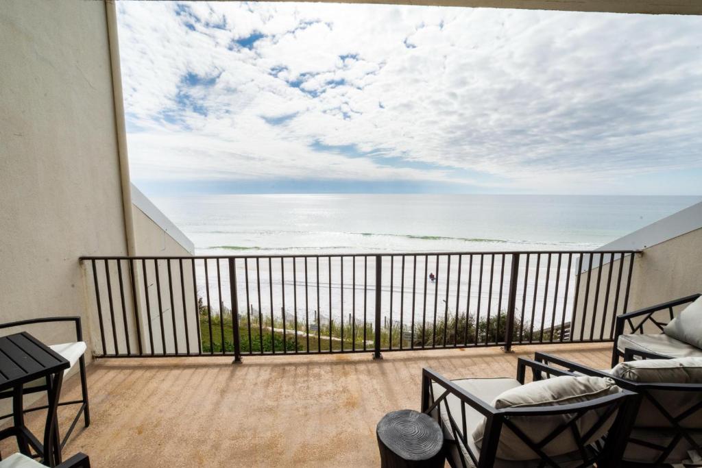 Gallery image of Emerald Hill Unit #14 Custom design throughout in Santa Rosa Beach