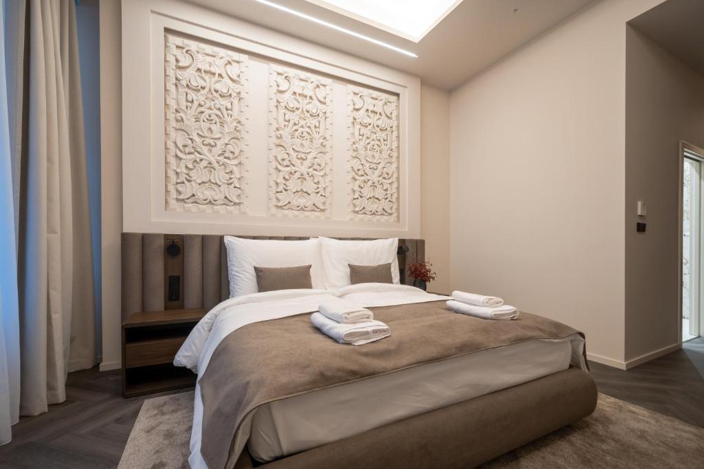 Postel nebo postele na pokoji v ubytování Damas Suites Budapest