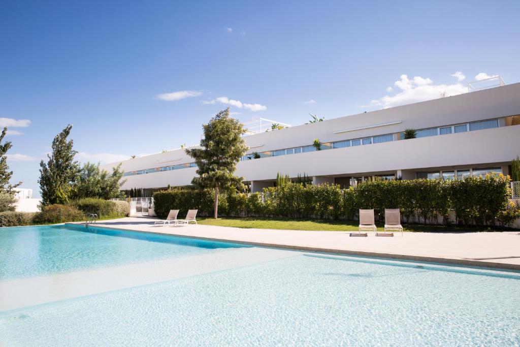 Luxury Apartment - Pool View, Sun & Shade Terraces, Near Golf & Padel