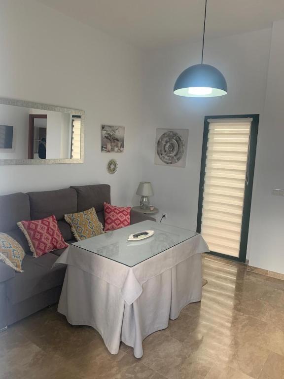 a living room with a couch and a table at Apartamento Cerezo in Carmona