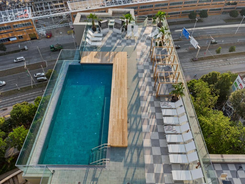 Bazén v ubytování HANS-Y Apartments inklusive Outdoorpool & Bar nebo v jeho okolí