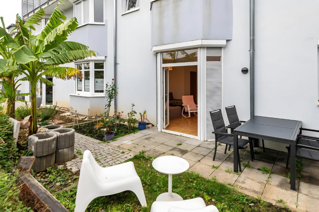 Κήπος έξω από το Haus Castellblick mit Terrasse