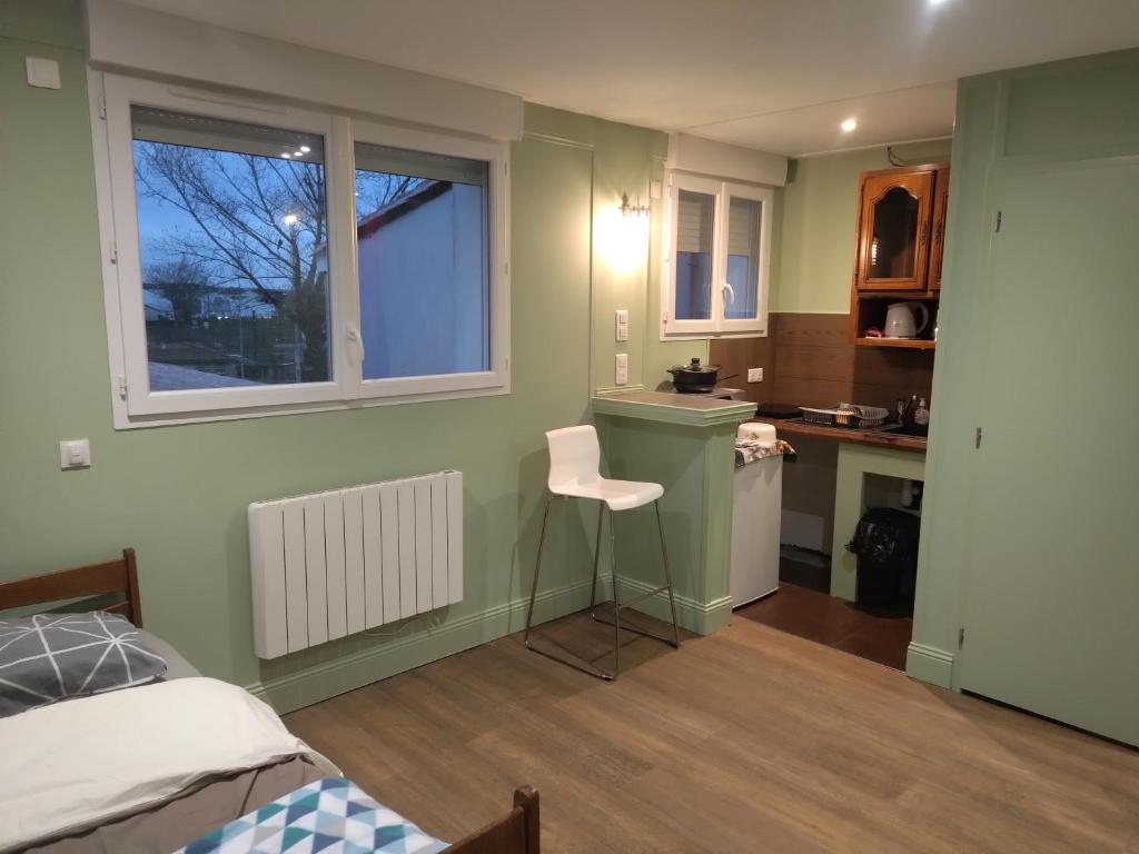 Dapur atau dapur kecil di Studio 2 proche de la gare SNCF