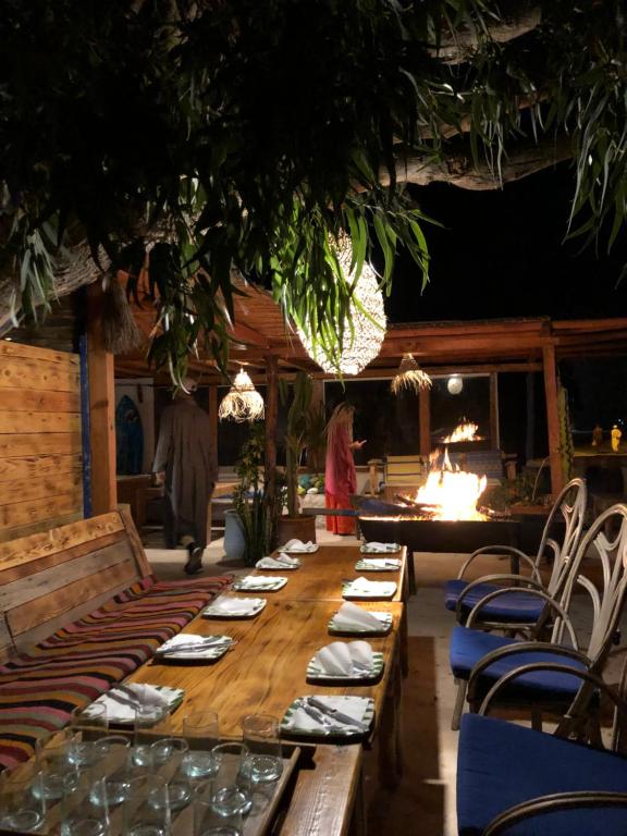 Restaurace v ubytování Surf House Lodge