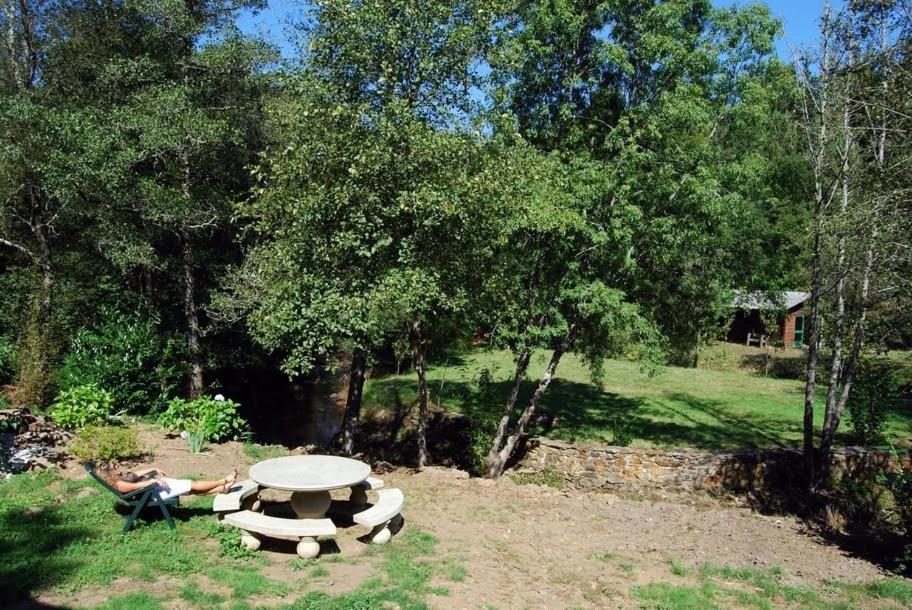 A garden outside O Muiño de Pena