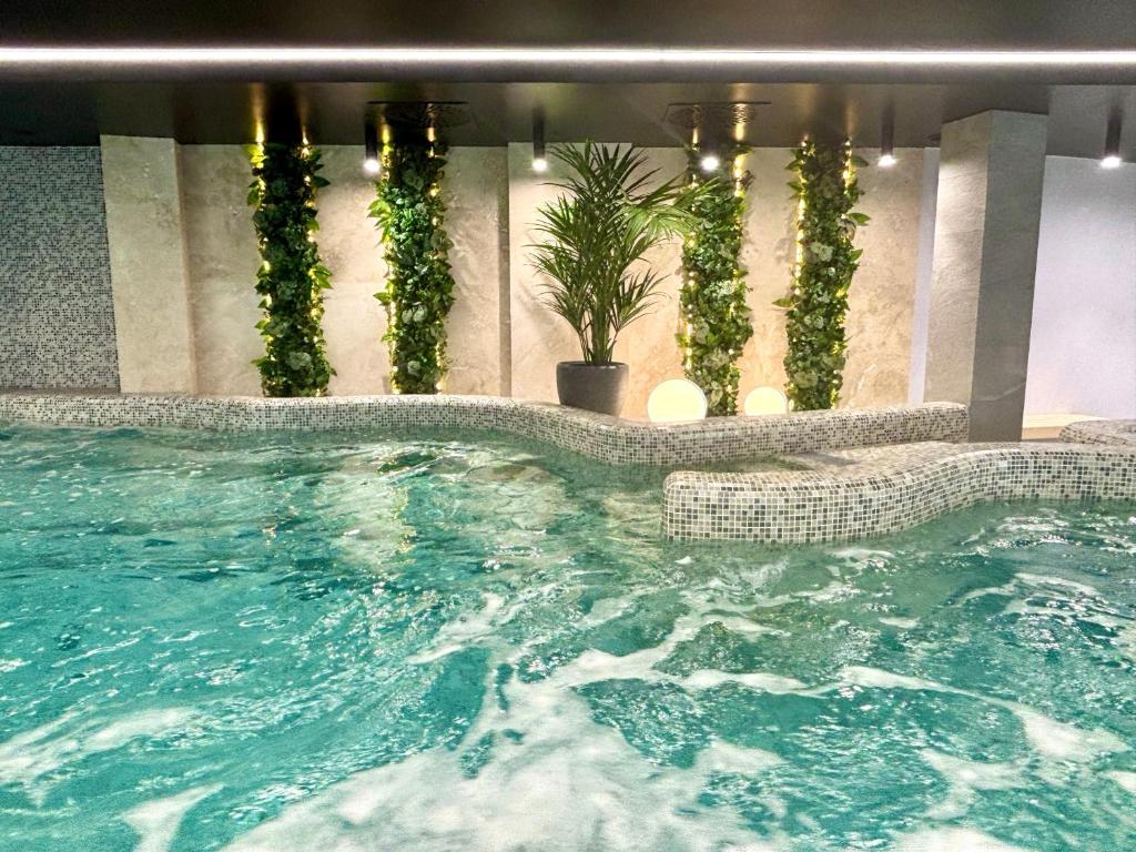 Bazén v ubytování Baltic Waves Resort & SPA Międzyzdroje 3 nebo v jeho okolí