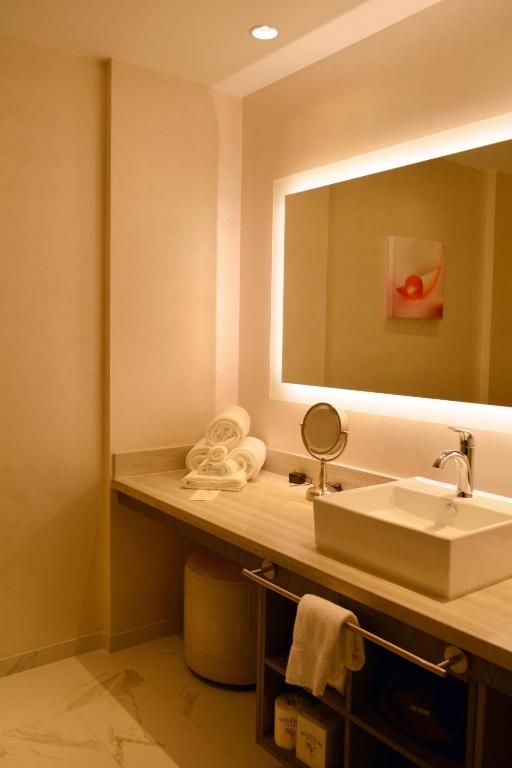 Ein Badezimmer in der Unterkunft Scarlet Pearl Casino Resort