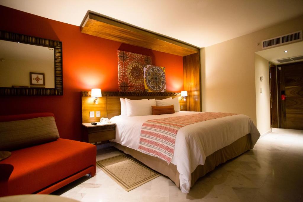 Postel nebo postele na pokoji v ubytování Sunscape Puerto Vallarta Resort