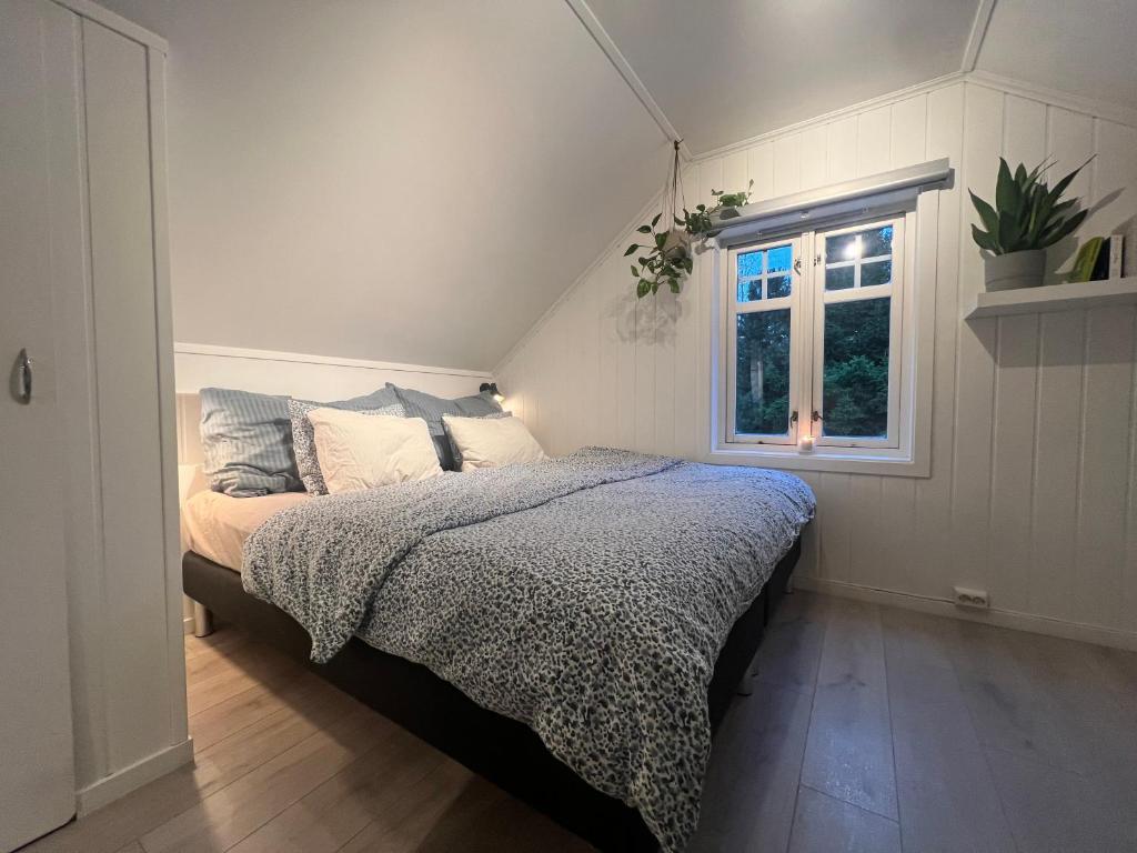 Ένα ή περισσότερα κρεβάτια σε δωμάτιο στο Cozy apartment on the hill